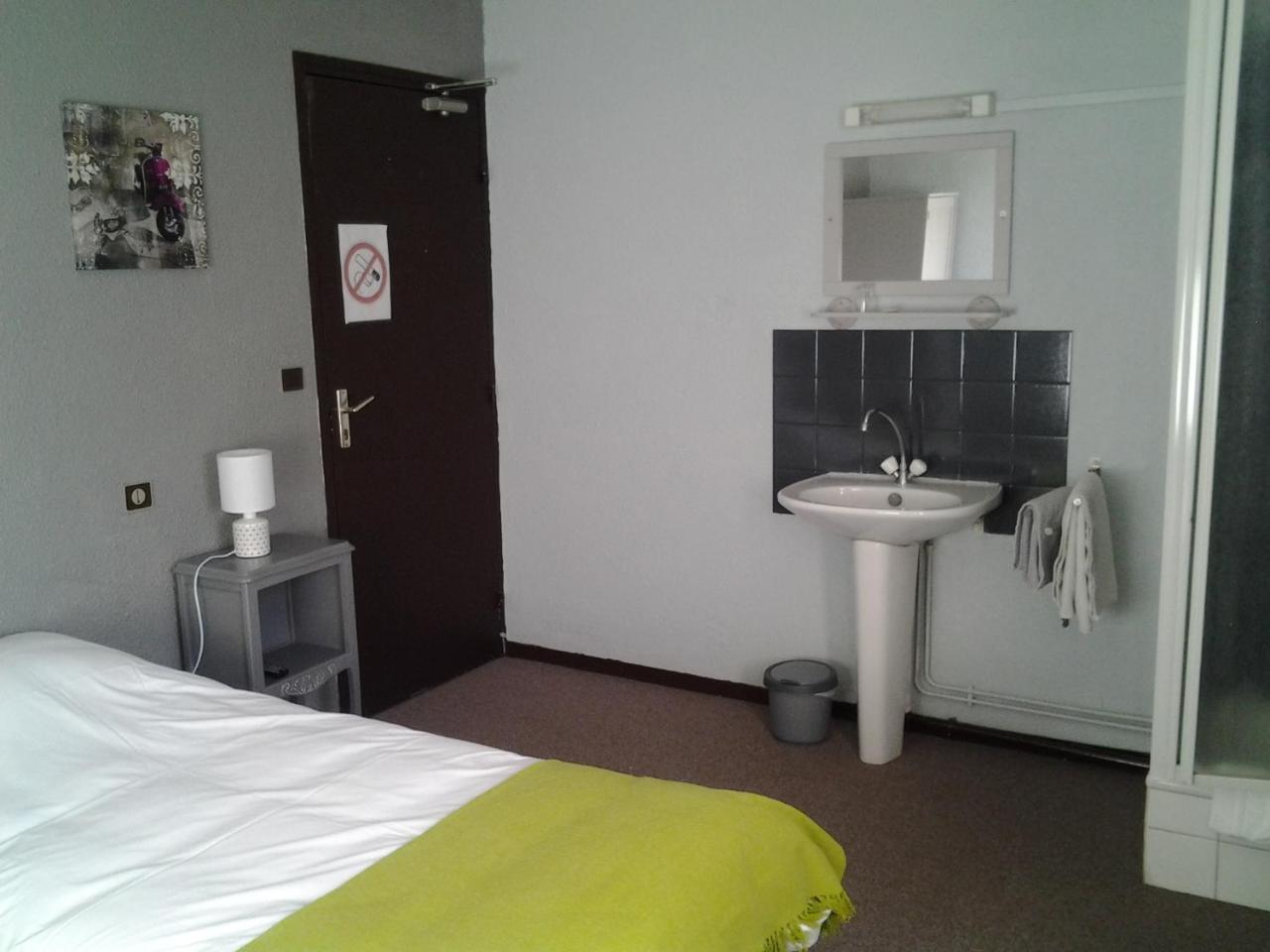 Hotel La Gare เอลาร์จองทิเอร์-ลา-เบสซี ภายนอก รูปภาพ